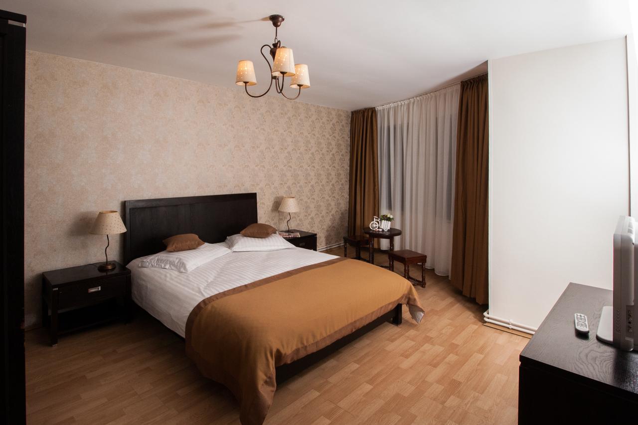Hotel Complex Mona Caraiman à Buşteni Extérieur photo